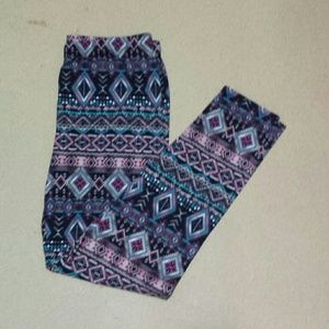 Cute leggings. Size: XL